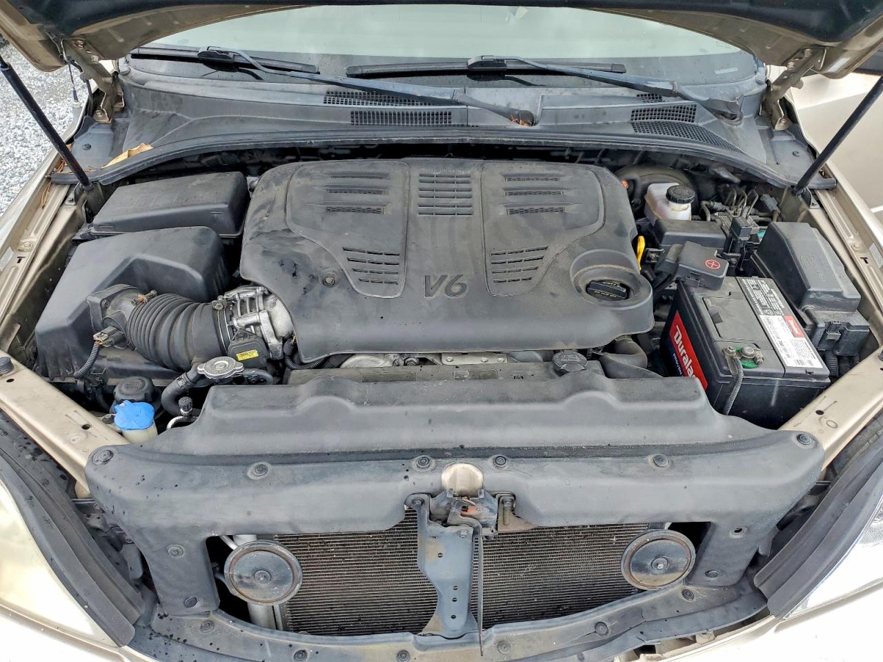 2008 Kia Sorento Base Gold vin: KNDJD735685834989