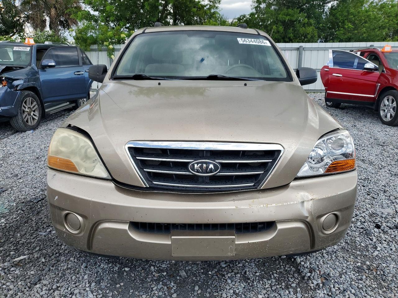 2008 Kia Sorento Base Gold vin: KNDJD735685834989