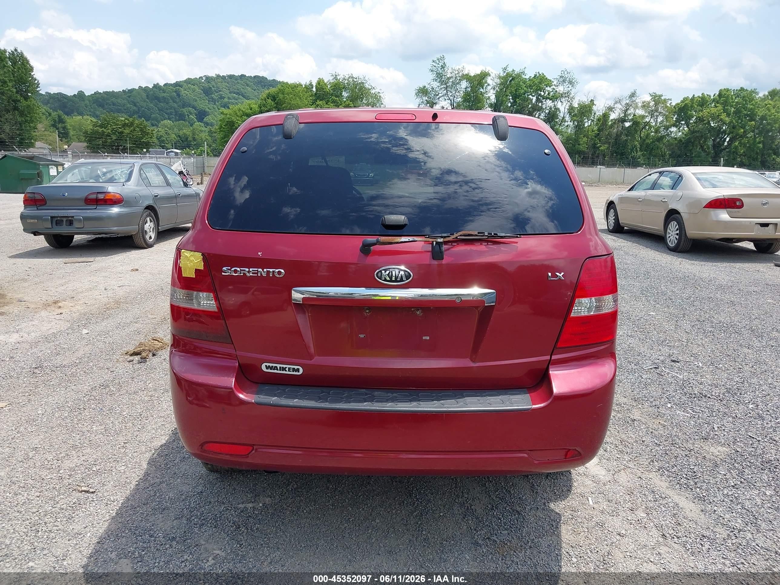 2008 Kia Sorento Lx Base Red vin: KNDJD735685837858