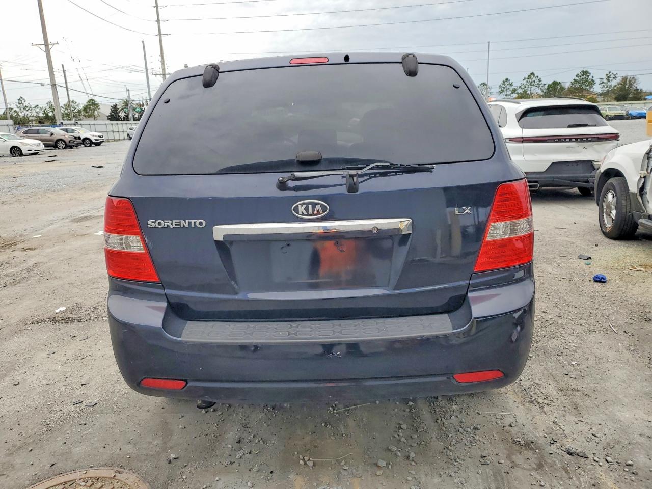 2008 Kia Sorento Base Blue vin: KNDJD735685857124