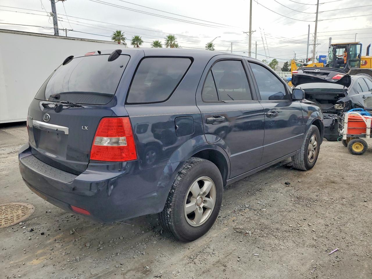 2008 Kia Sorento Base Blue vin: KNDJD735685857124