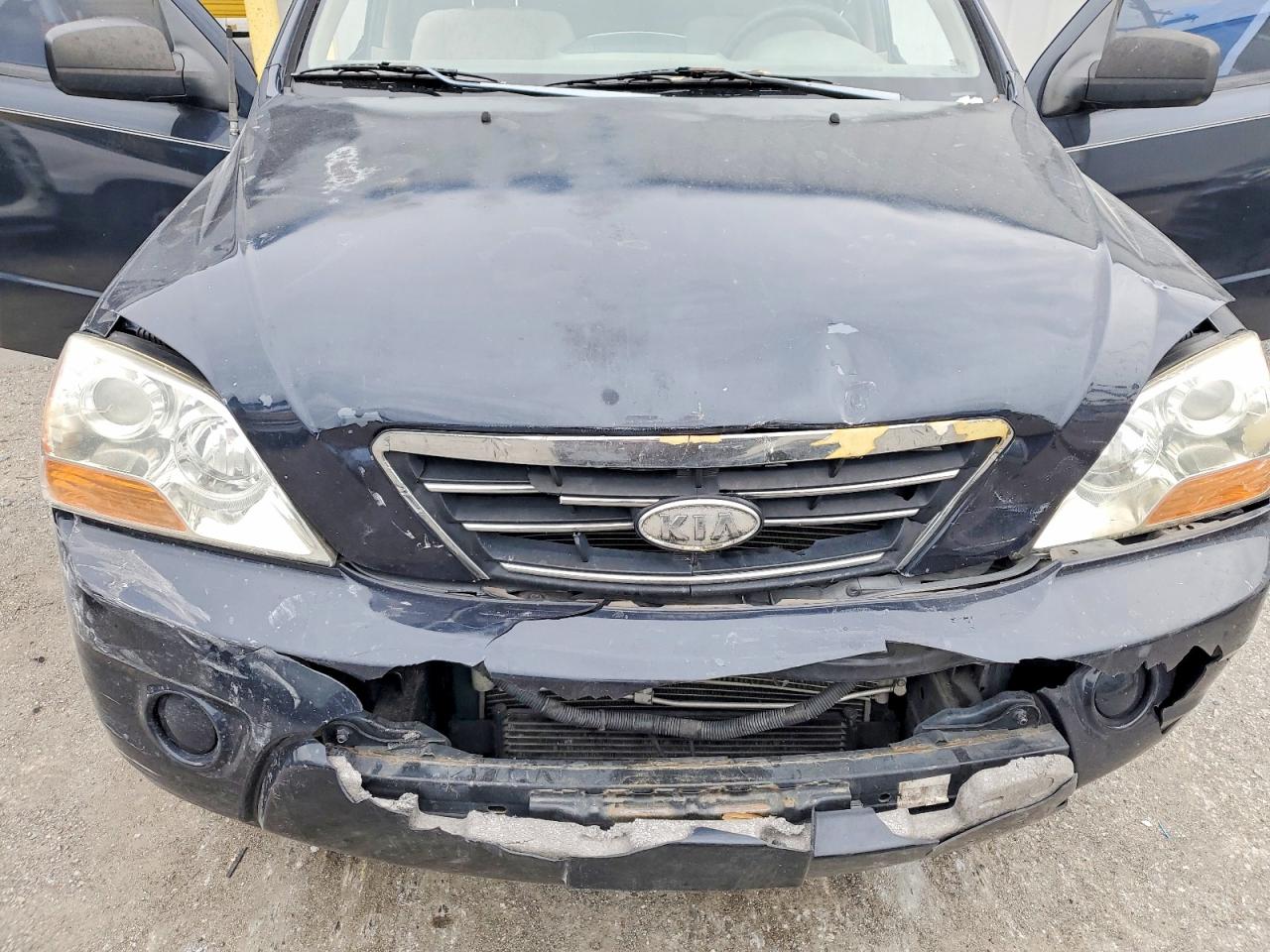 2008 Kia Sorento Base Blue vin: KNDJD735685857124