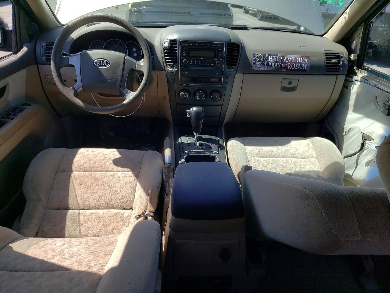 2008 Kia Sorento Base Gold vin: KNDJD735785811947