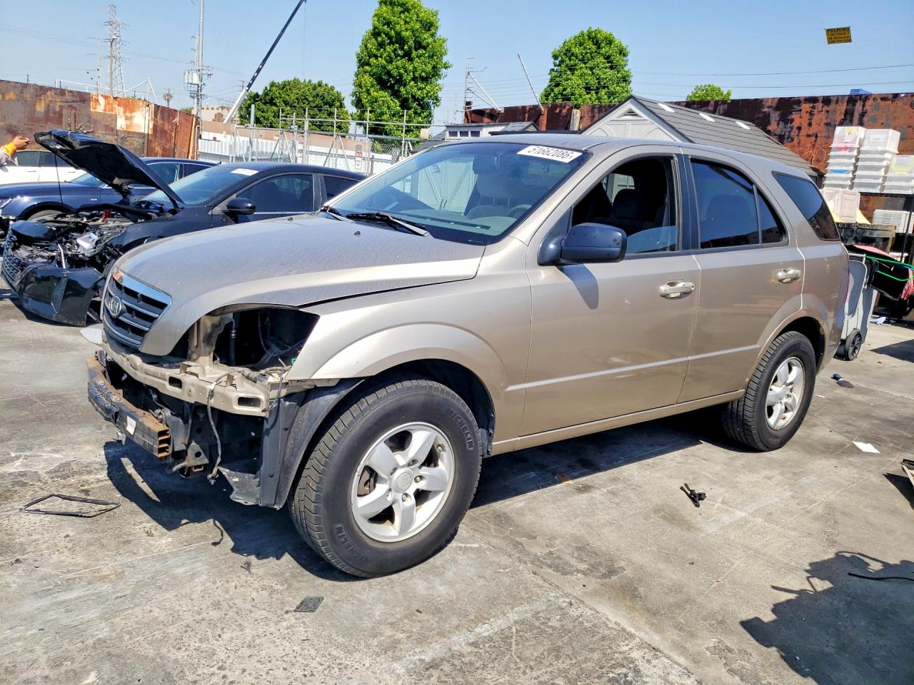 2008 Kia Sorento Base Gold vin: KNDJD735785811947