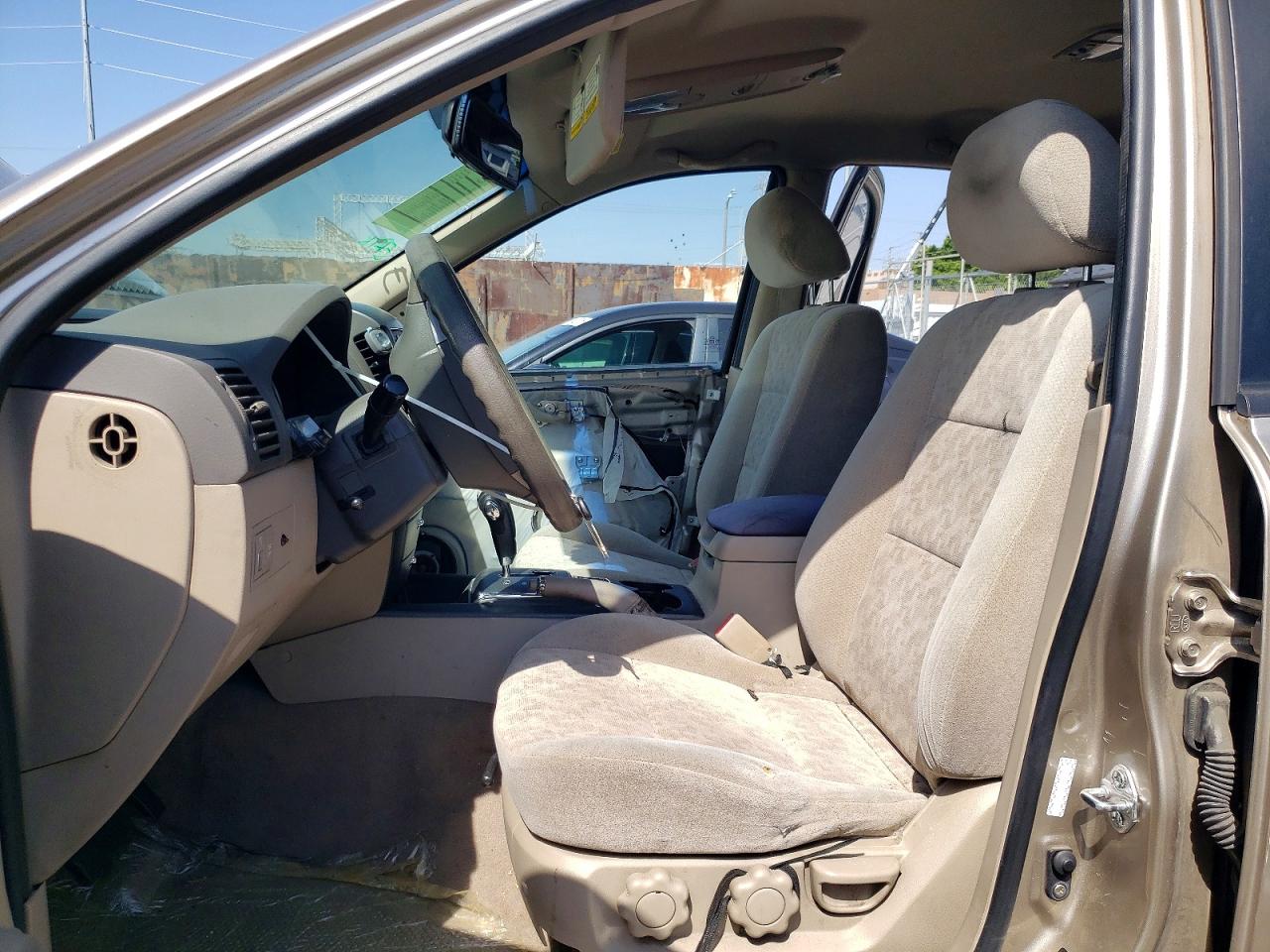 2008 Kia Sorento Base Gold vin: KNDJD735785811947