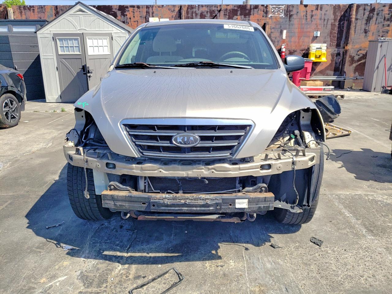 2008 Kia Sorento Base Gold vin: KNDJD735785811947