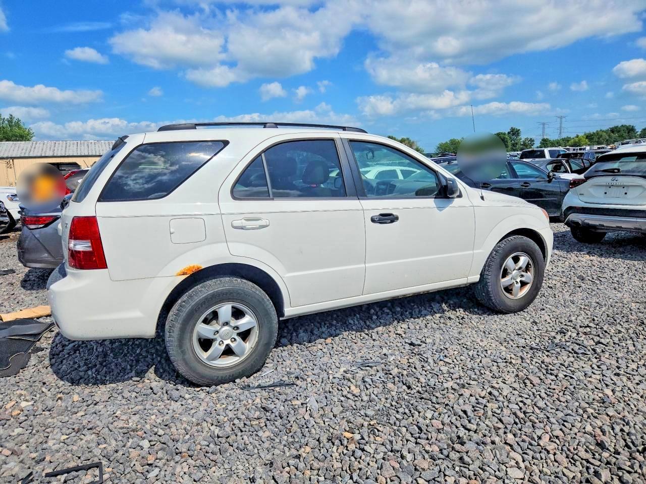2009 Kia Sorento Base White vin: KNDJD735795871955