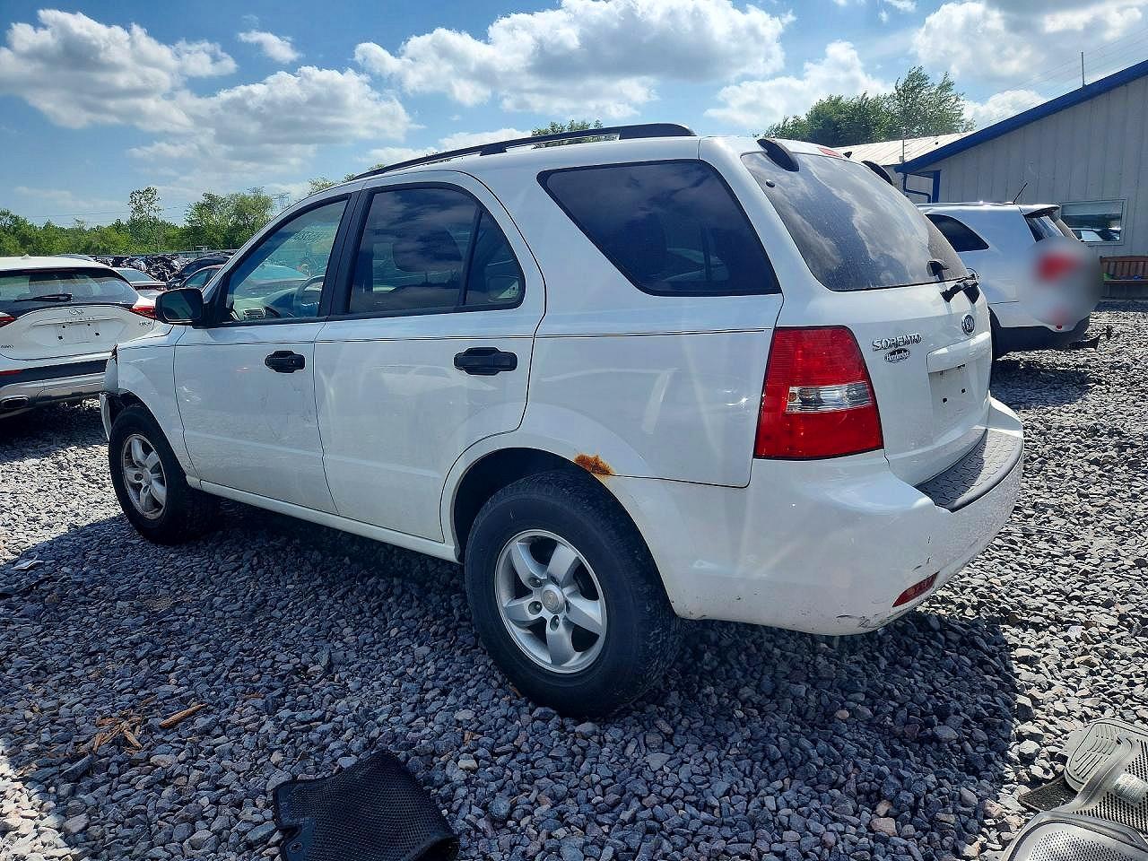 2009 Kia Sorento Base White vin: KNDJD735795871955