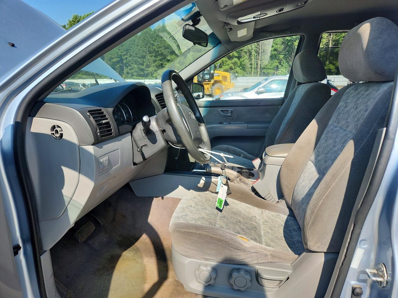 2008 Kia Sorento Base Silver vin: KNDJD735885765335