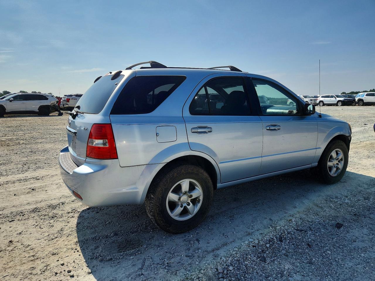 2008 Kia Sorento Base Silver vin: KNDJD735885765335