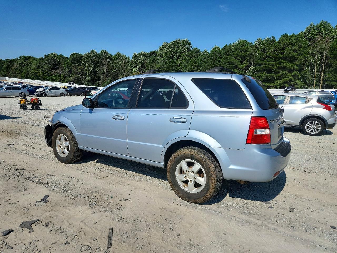 2008 Kia Sorento Base Silver vin: KNDJD735885765335