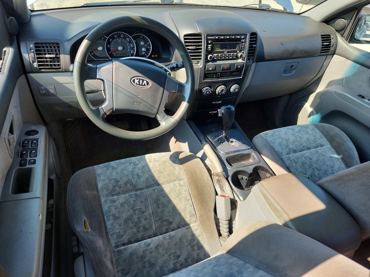 2008 Kia Sorento Base Silver vin: KNDJD735885765335