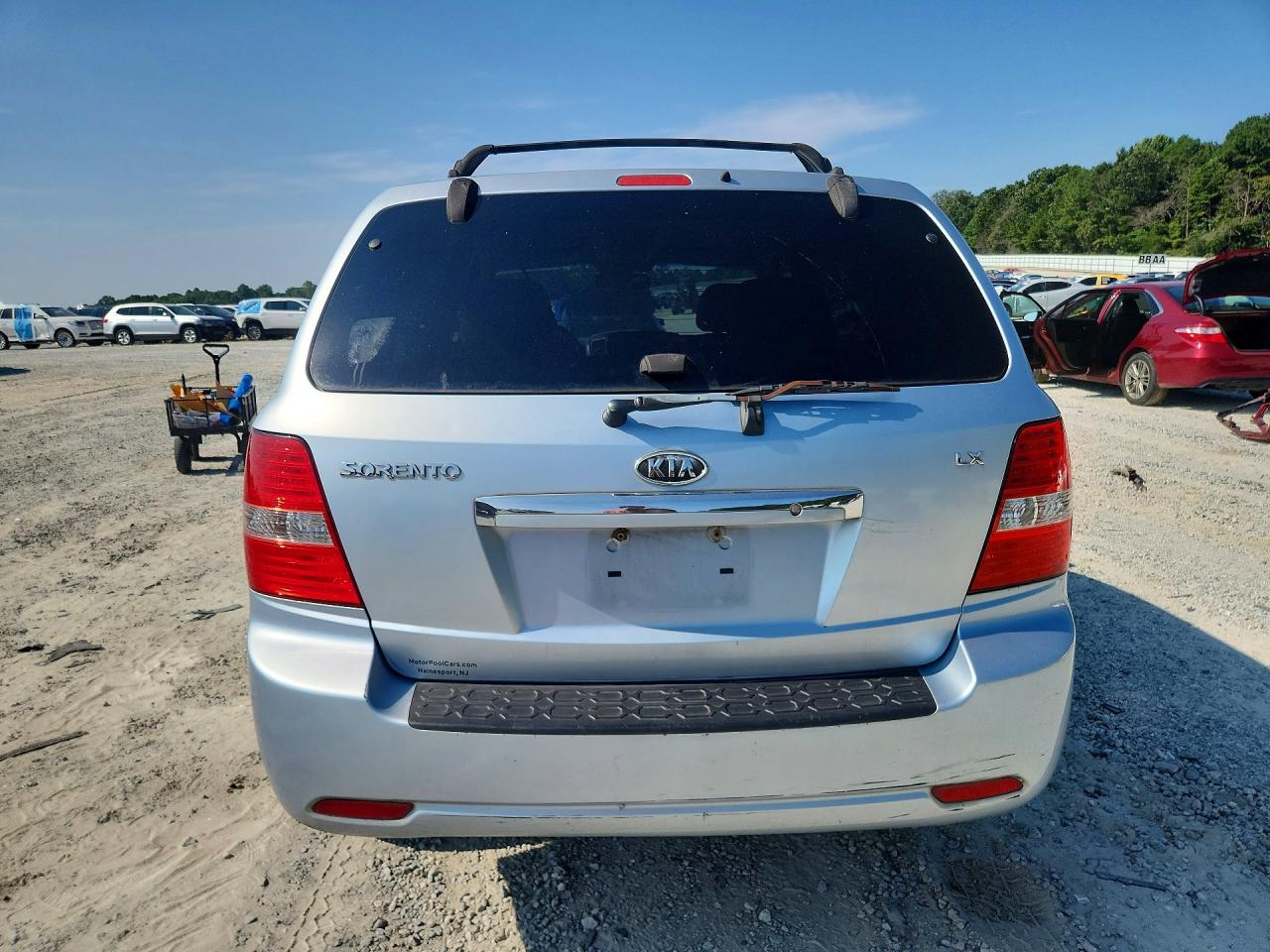 2008 Kia Sorento Base Silver vin: KNDJD735885765335