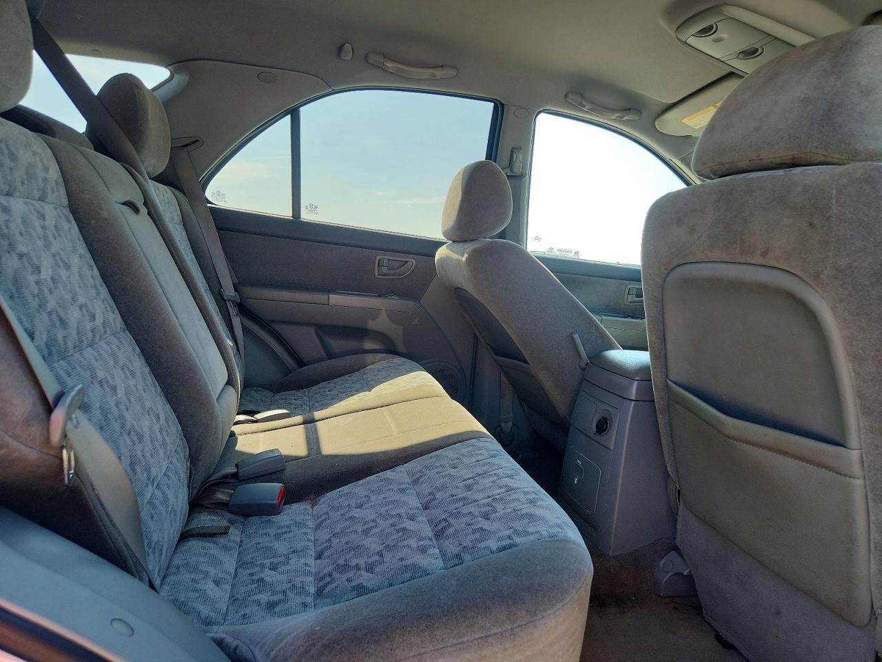 2008 Kia Sorento Base Silver vin: KNDJD735885765335