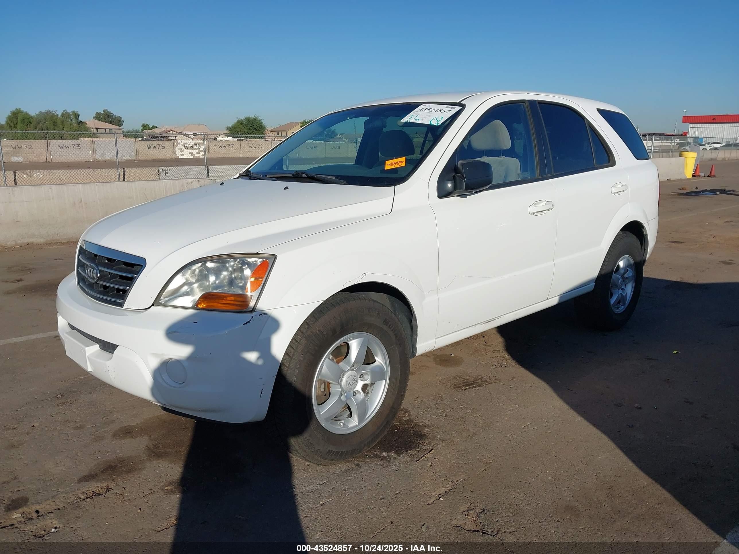 2008 Kia Sorento Lx Base White vin: KNDJD735885802528