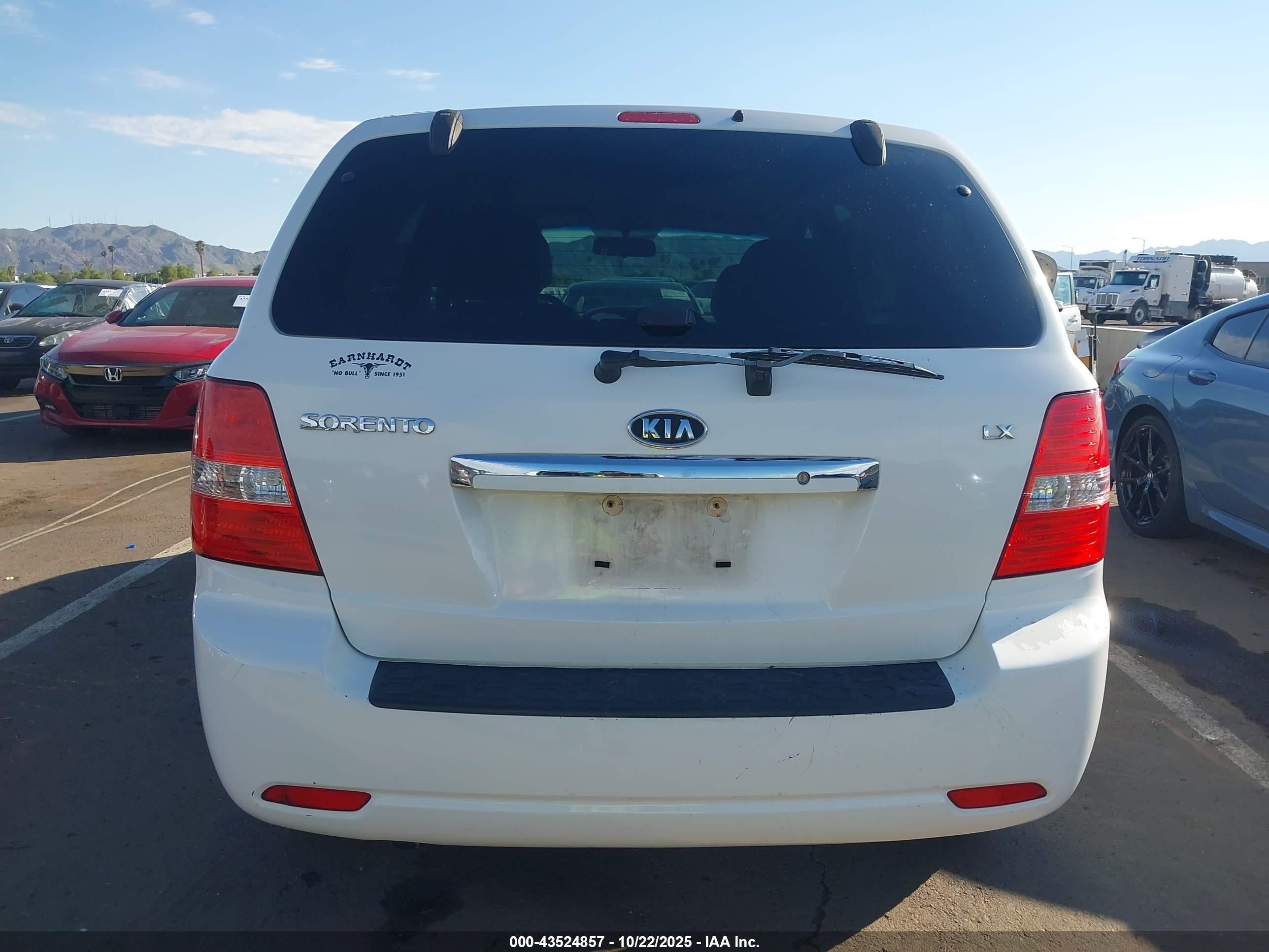 2008 Kia Sorento Lx Base White vin: KNDJD735885802528