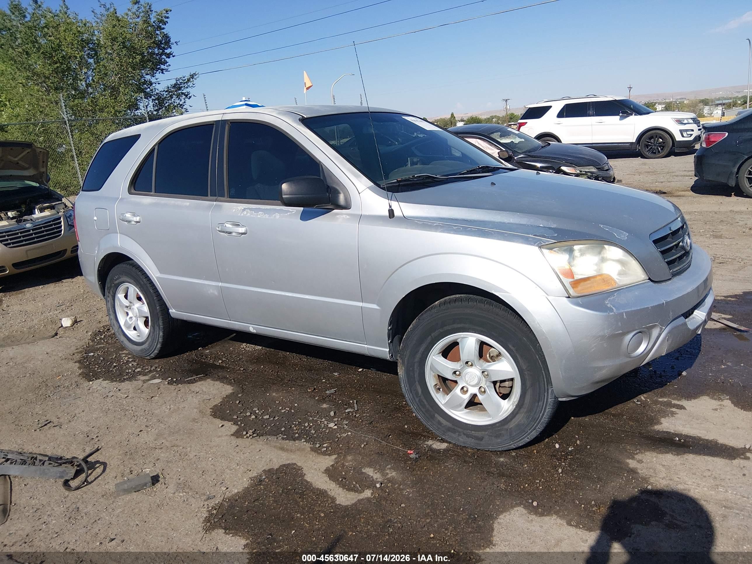 2008 Kia Sorento Lx Base Silver vin: KNDJD735885811858