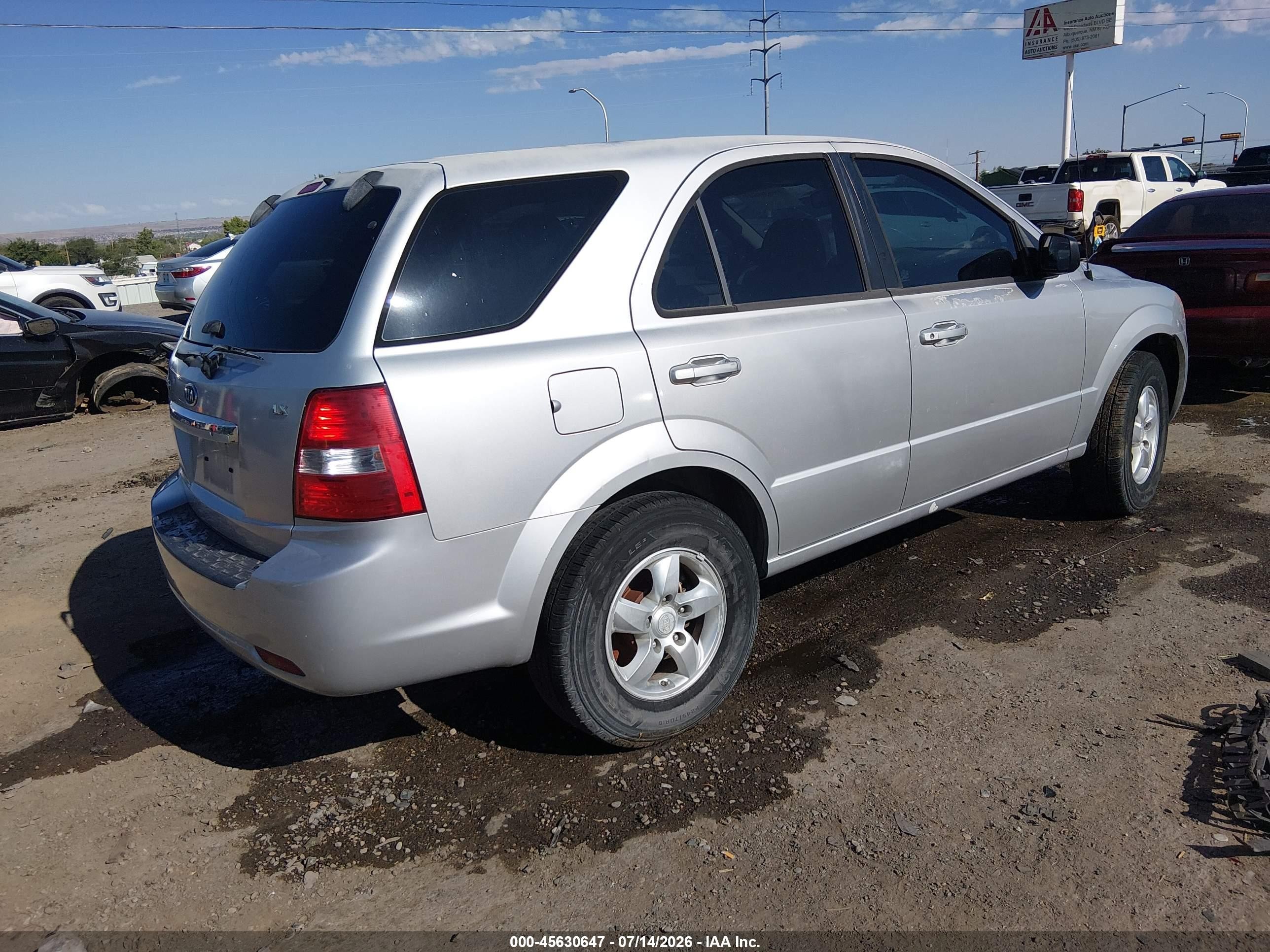 2008 Kia Sorento Lx Base Silver vin: KNDJD735885811858