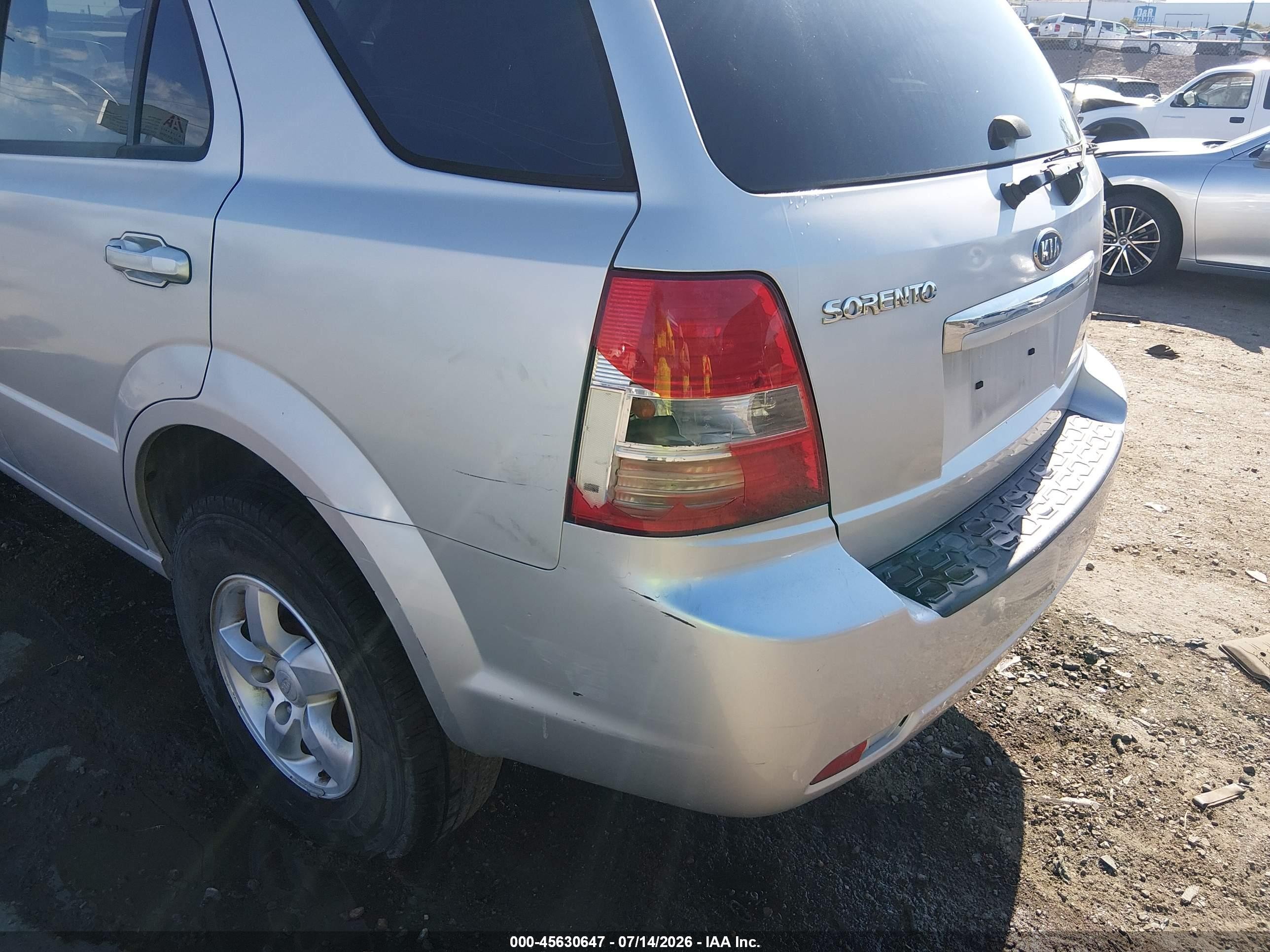 2008 Kia Sorento Lx Base Silver vin: KNDJD735885811858