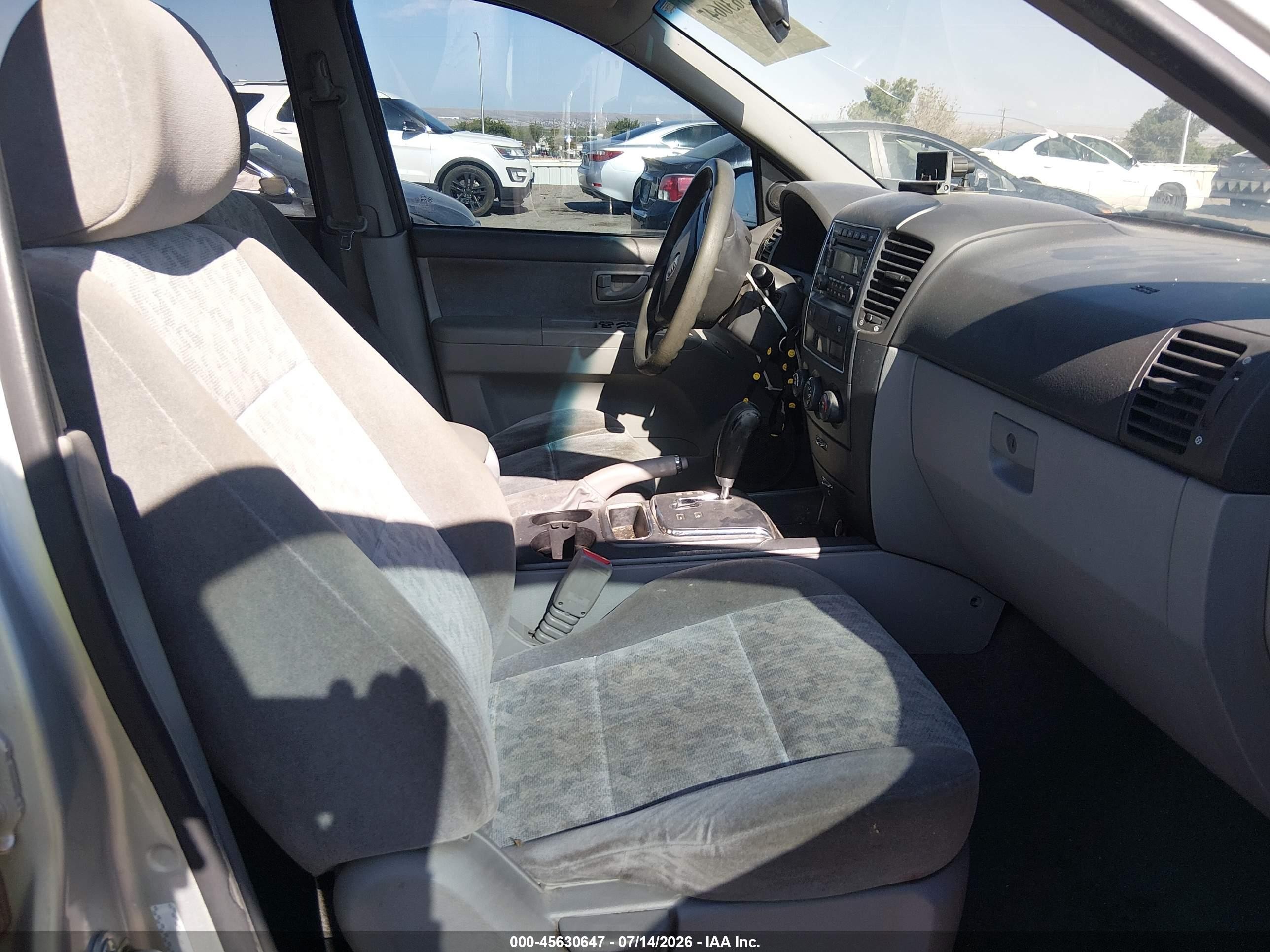 2008 Kia Sorento Lx Base Silver vin: KNDJD735885811858