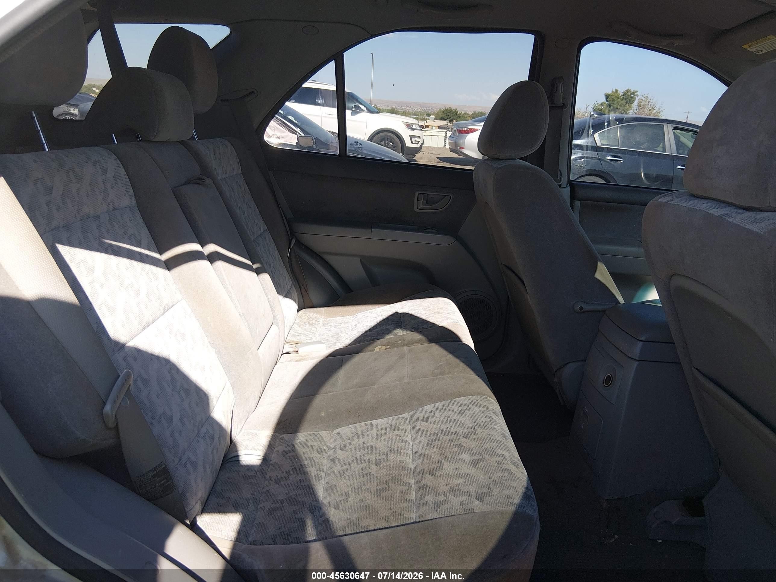 2008 Kia Sorento Lx Base Silver vin: KNDJD735885811858