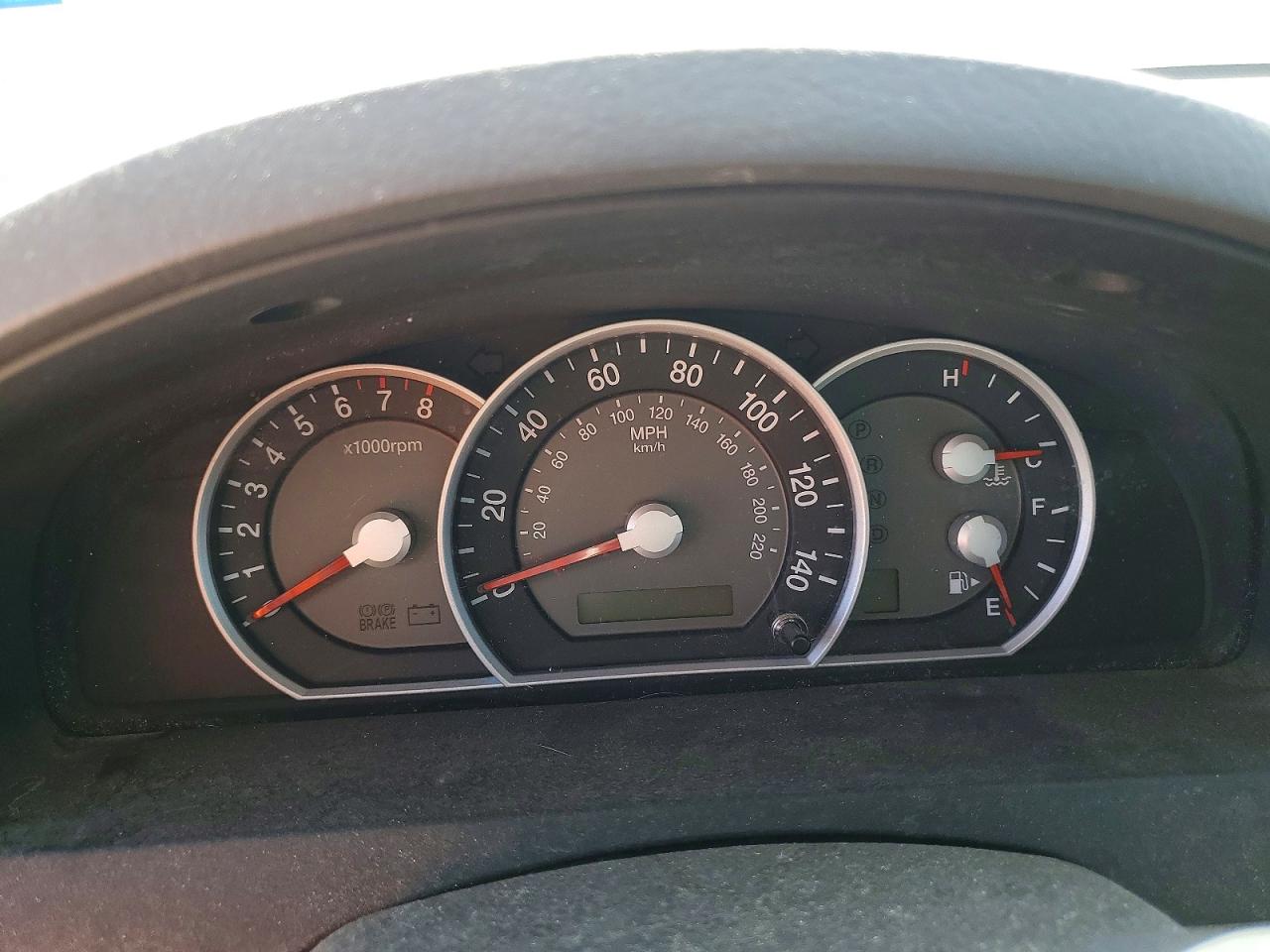 2008 Kia Sorento Base Maroon vin: KNDJD735885857092