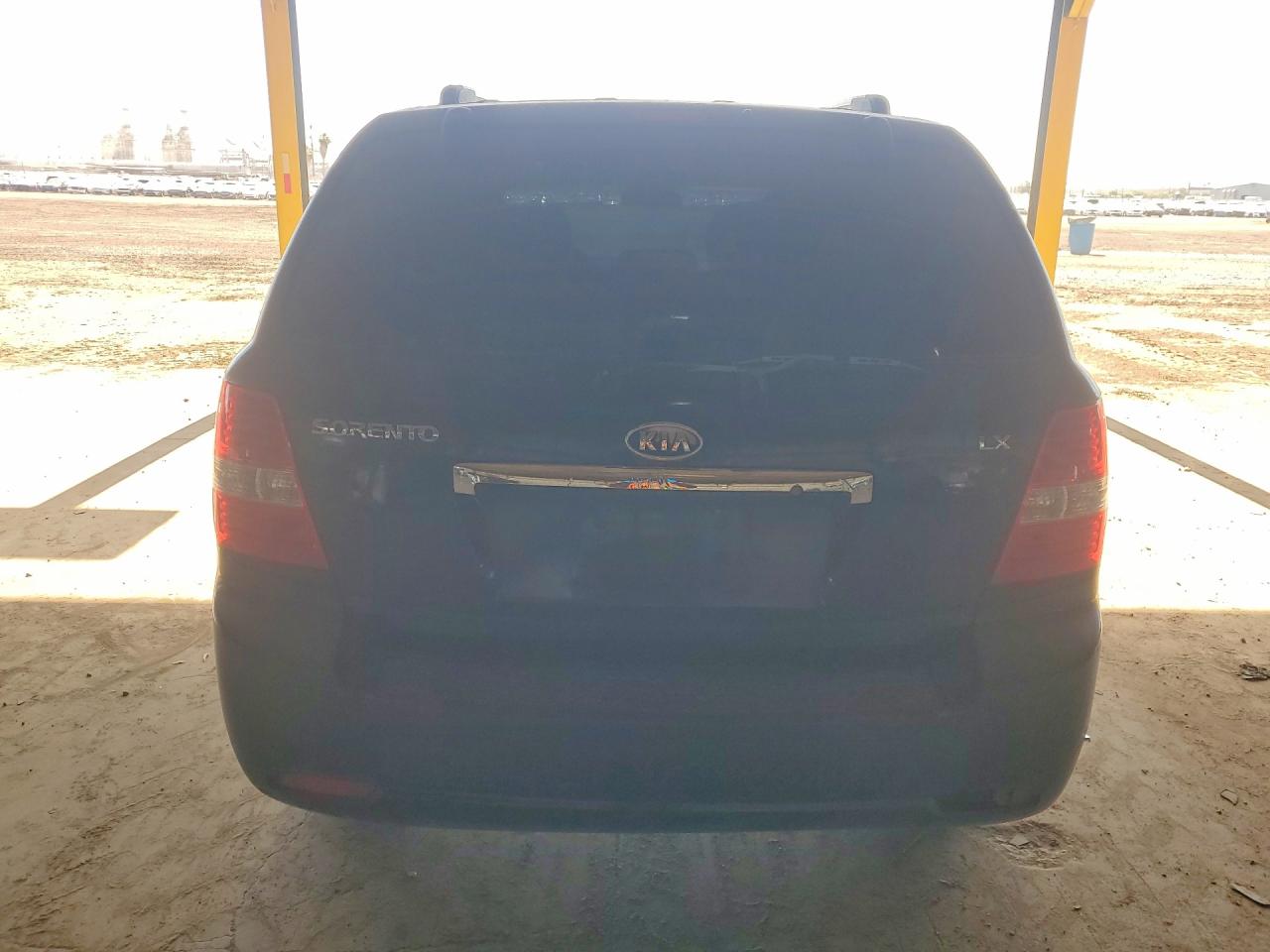 2008 Kia Sorento Base Black vin: KNDJD735X85764607