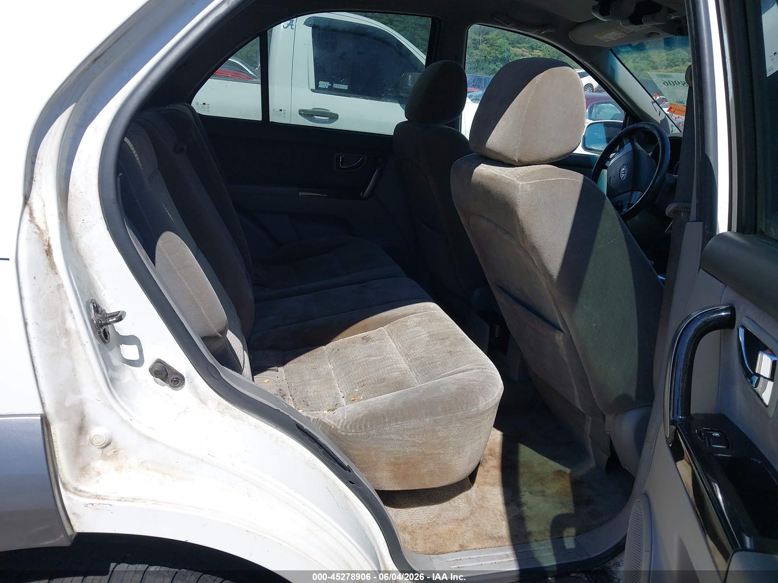 2007 Kia Sorento Ex White vin: KNDJD736475713417