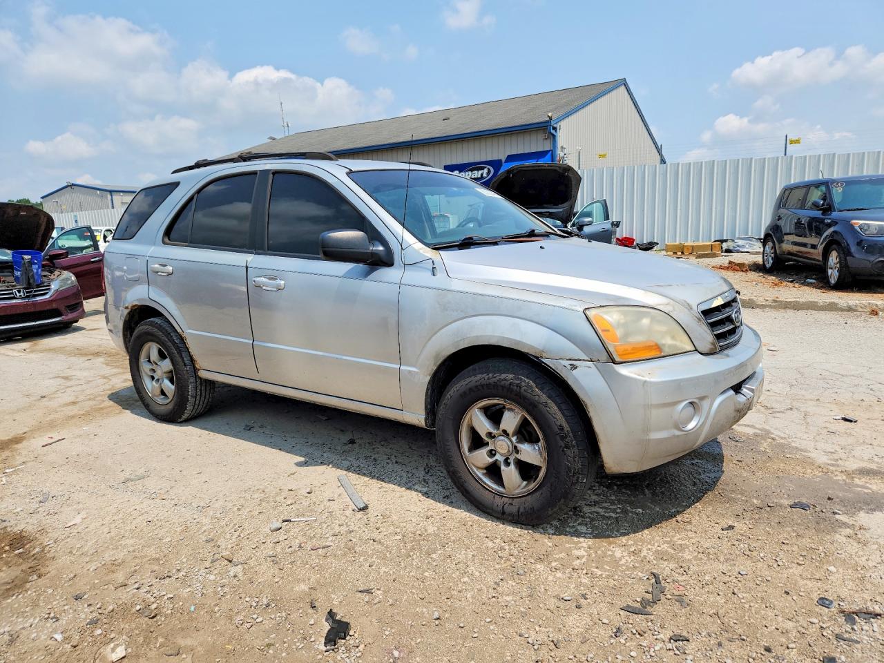 2007 Kia Sorento Base Silver vin: KNDJD736775668005