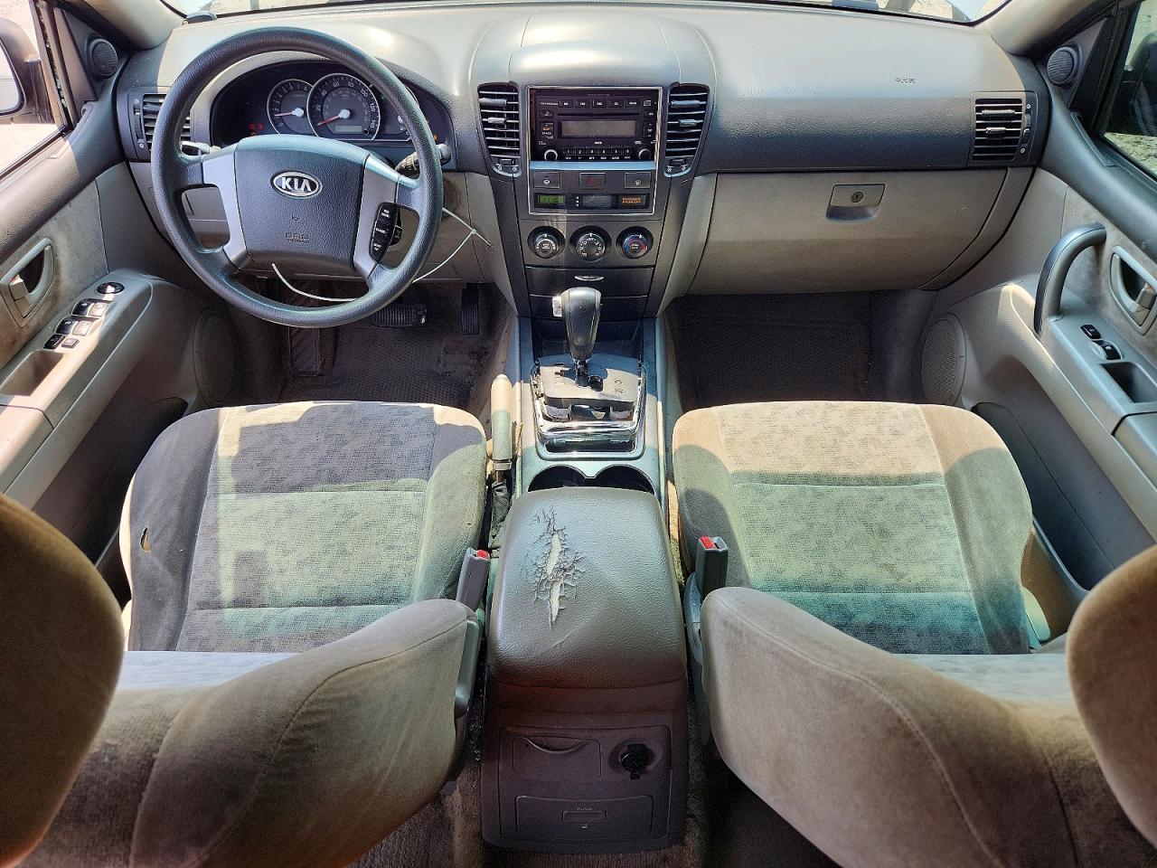 2007 Kia Sorento Base Silver vin: KNDJD736775668005