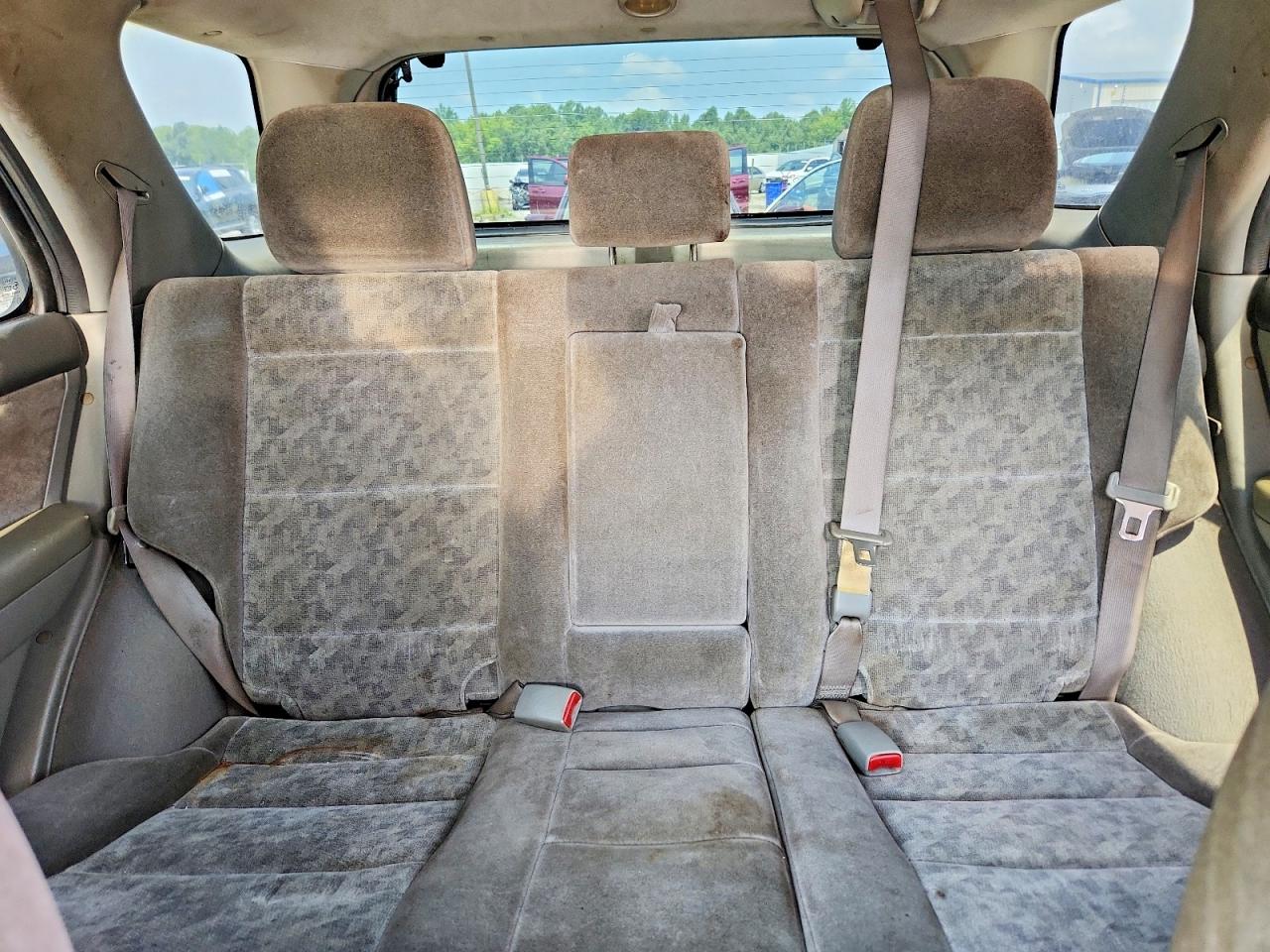 2007 Kia Sorento Base Silver vin: KNDJD736775668005