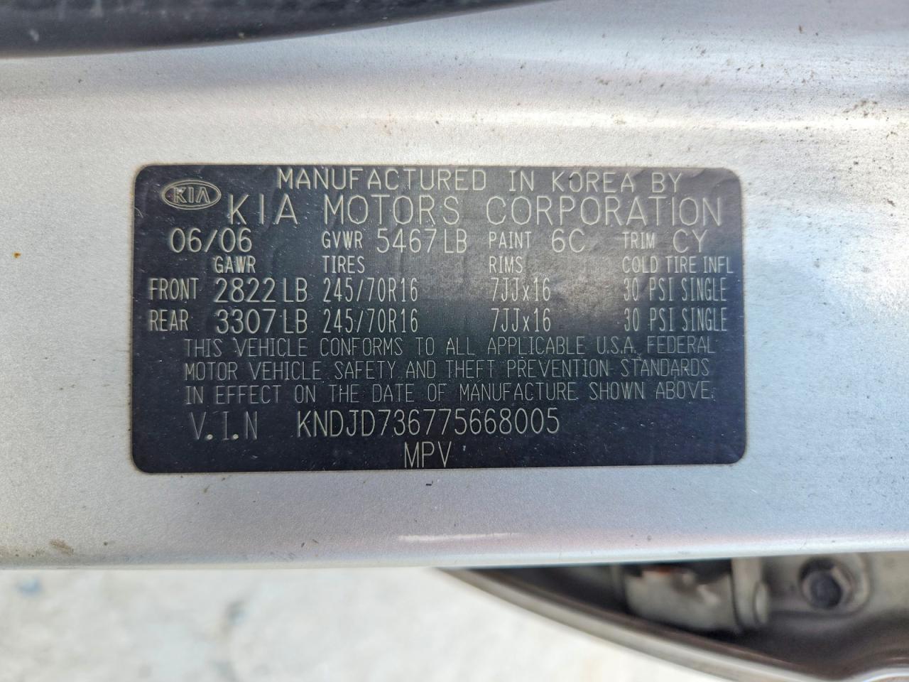2007 Kia Sorento Base Silver vin: KNDJD736775668005