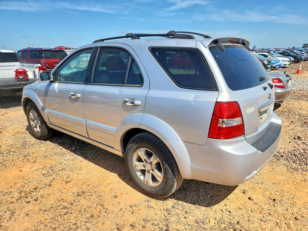 2007 Kia Sorento Base Gray vin: KNDJD736775700189