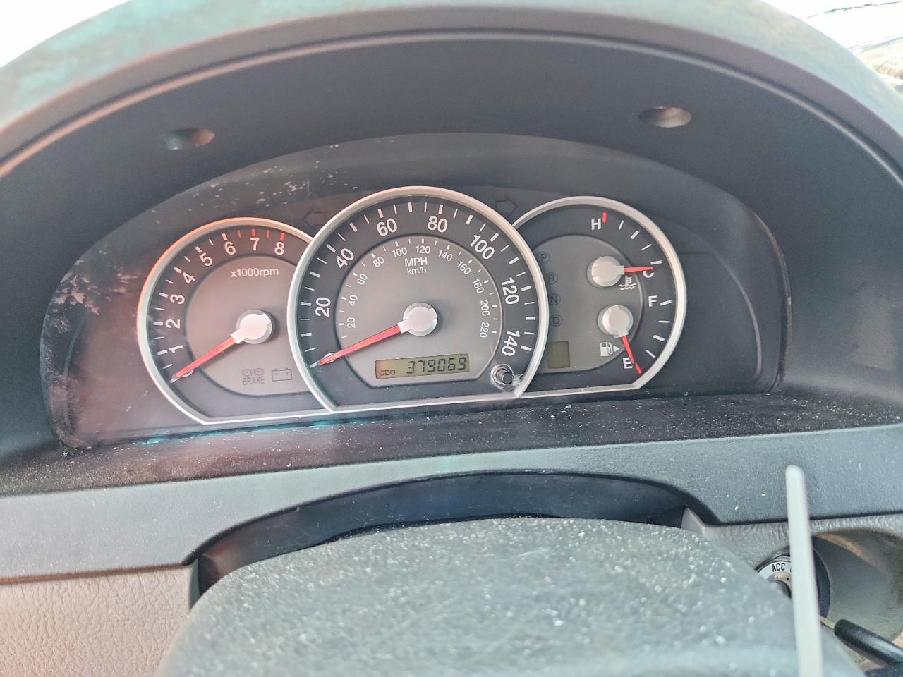 2007 Kia Sorento Base Gray vin: KNDJD736775700189