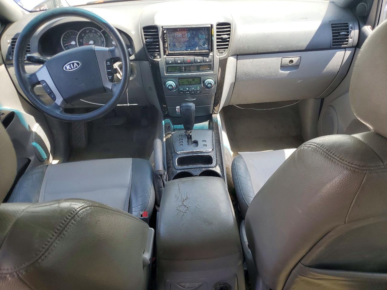 2007 Kia Sorento Base Silver vin: KNDJD736975665560