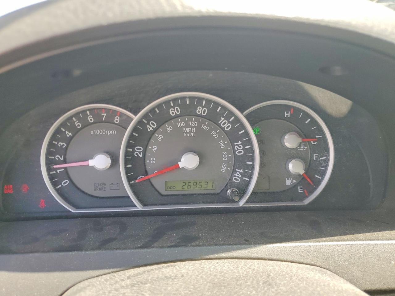 2007 Kia Sorento Base Silver vin: KNDJD736975665560