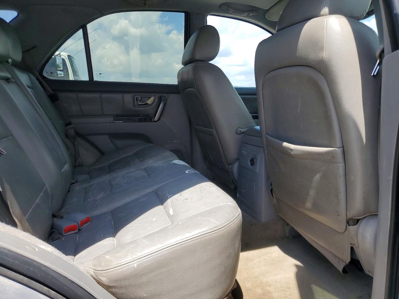2007 Kia Sorento Base Silver vin: KNDJD736975665560
