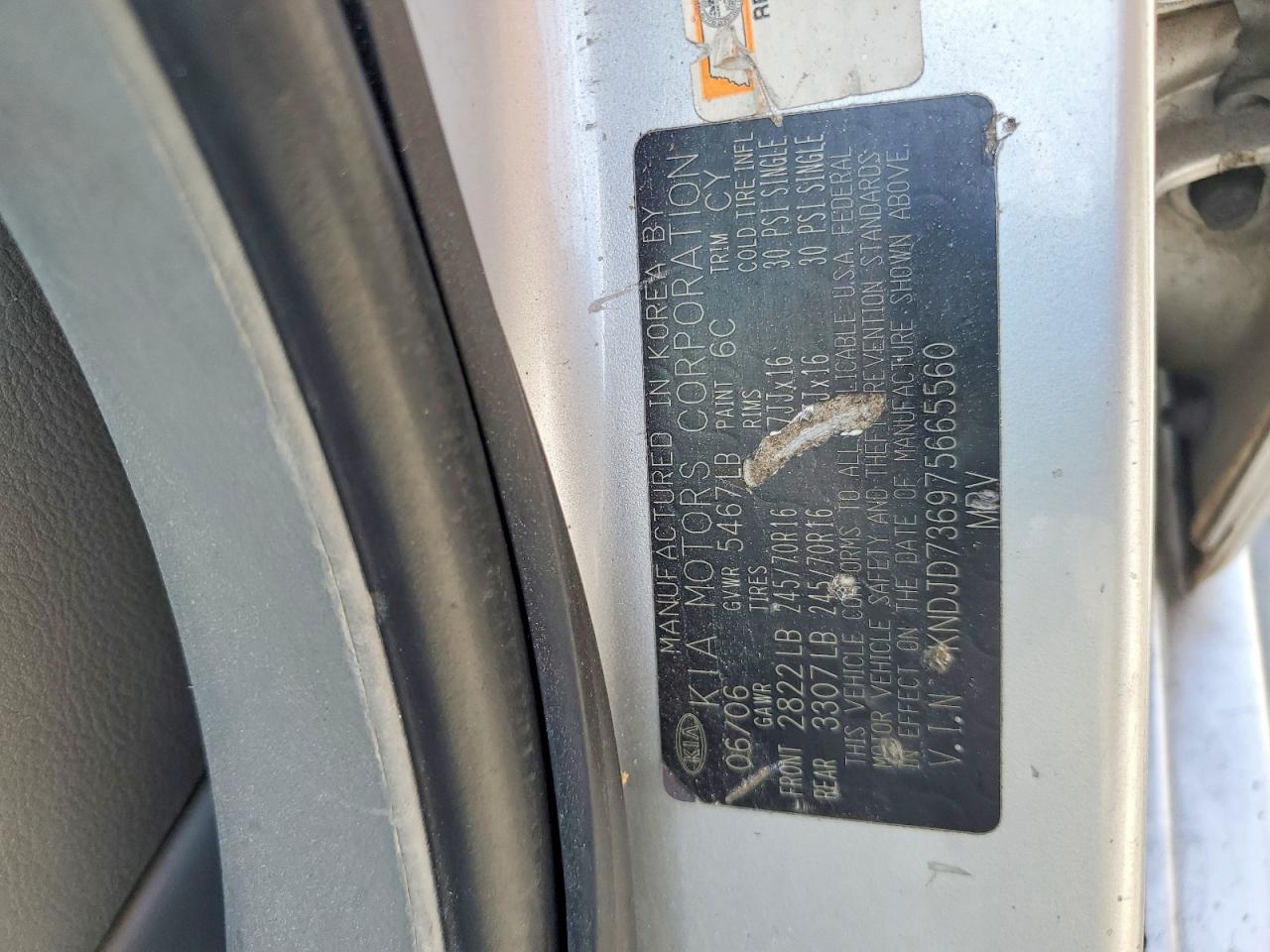 2007 Kia Sorento Base Silver vin: KNDJD736975665560