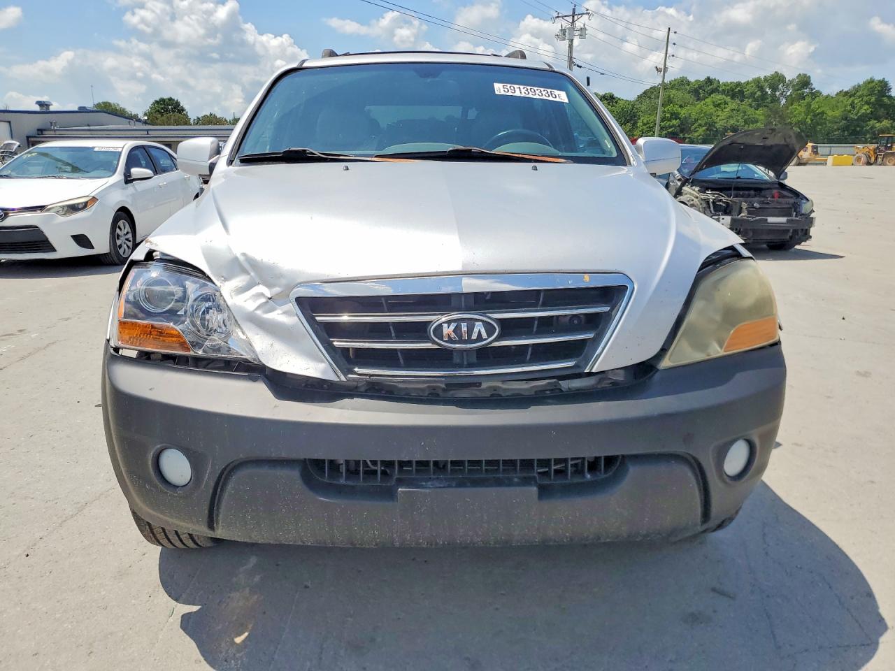 2007 Kia Sorento Base Silver vin: KNDJD736975665560