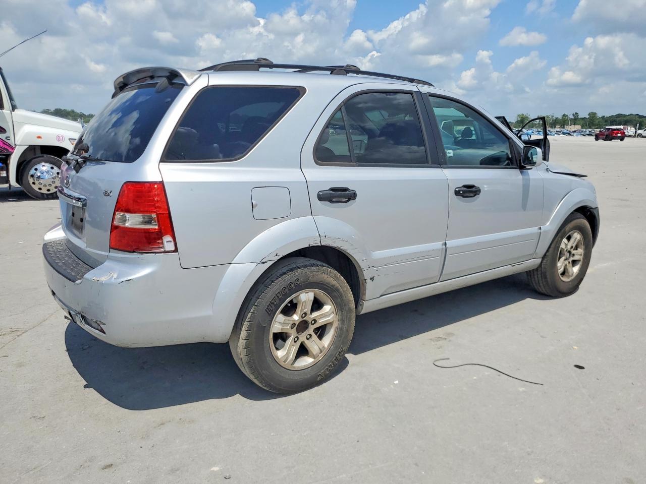 2007 Kia Sorento Base Silver vin: KNDJD736975665560