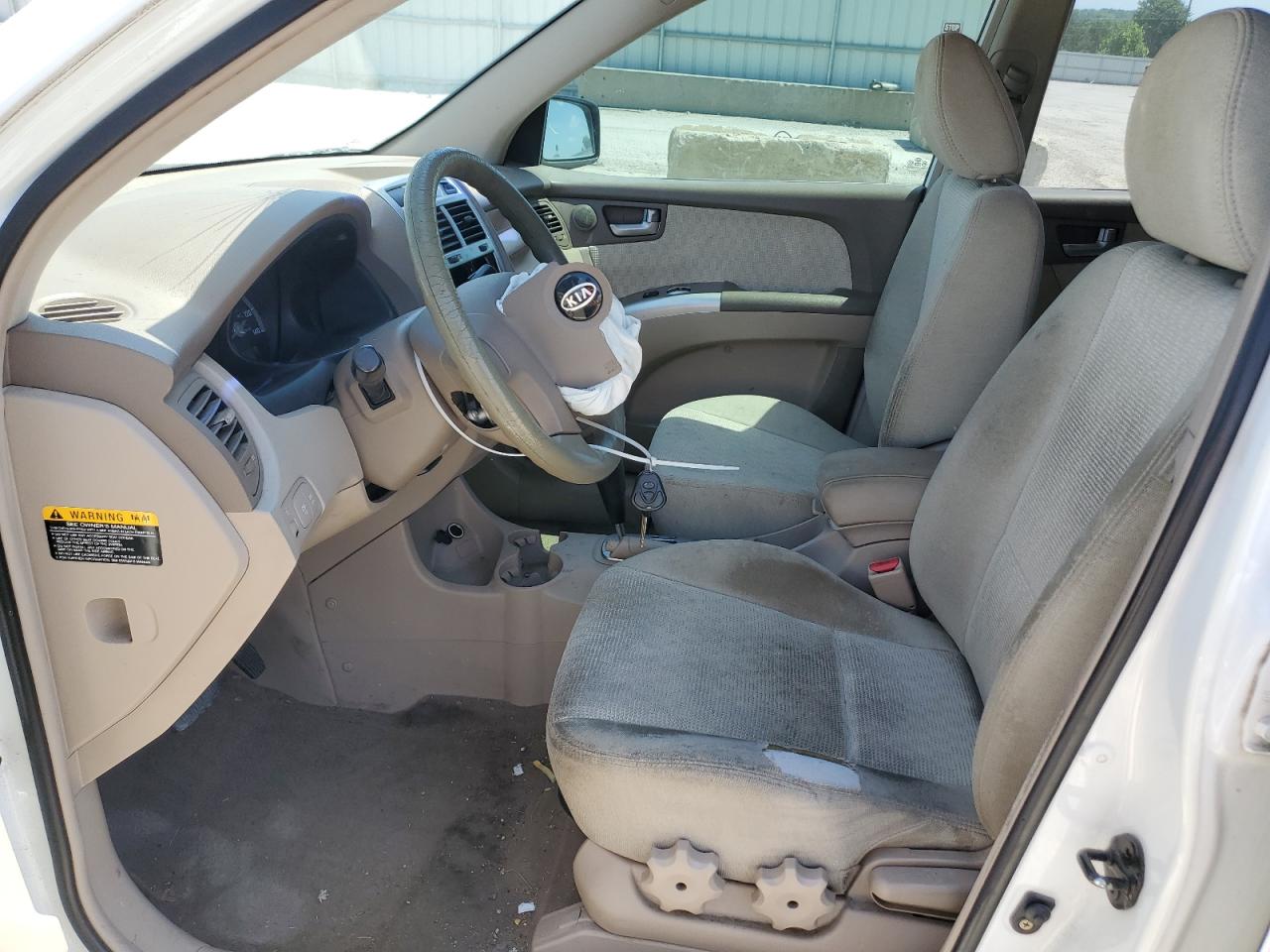2006 Kia New Sportage    White vin: KNDJE723267195752