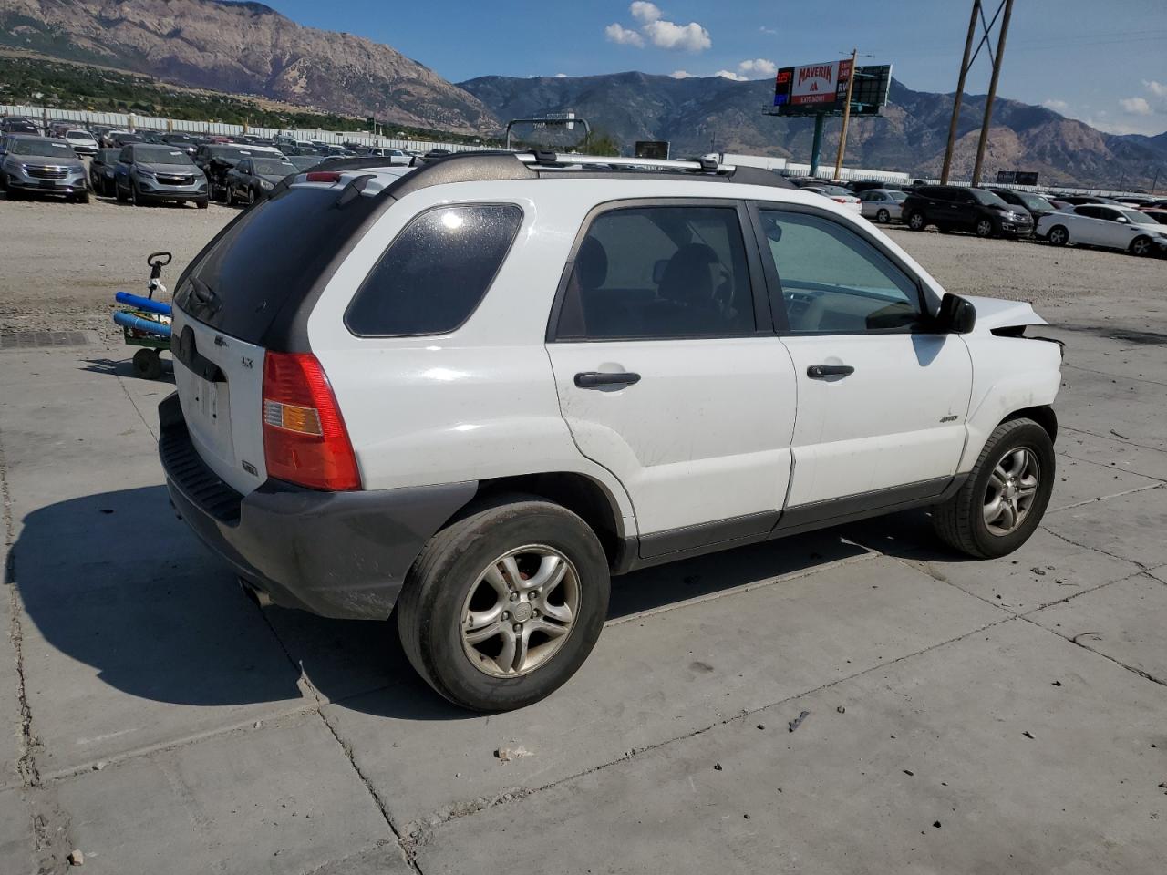 2005 Kia New Sportage White vin: KNDJE723357107239
