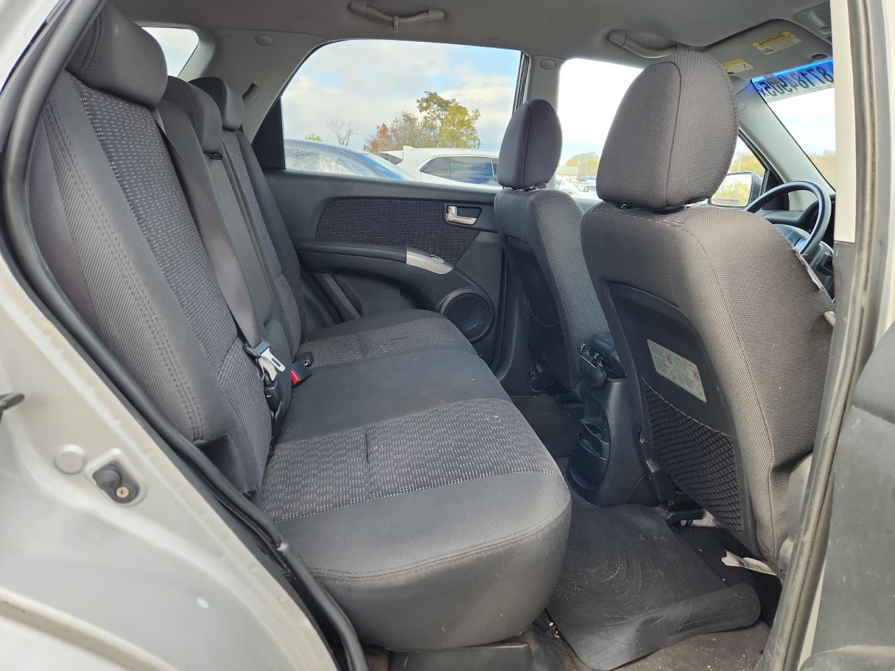 2005 Kia New Sportage Silver vin: KNDJE723657106957
