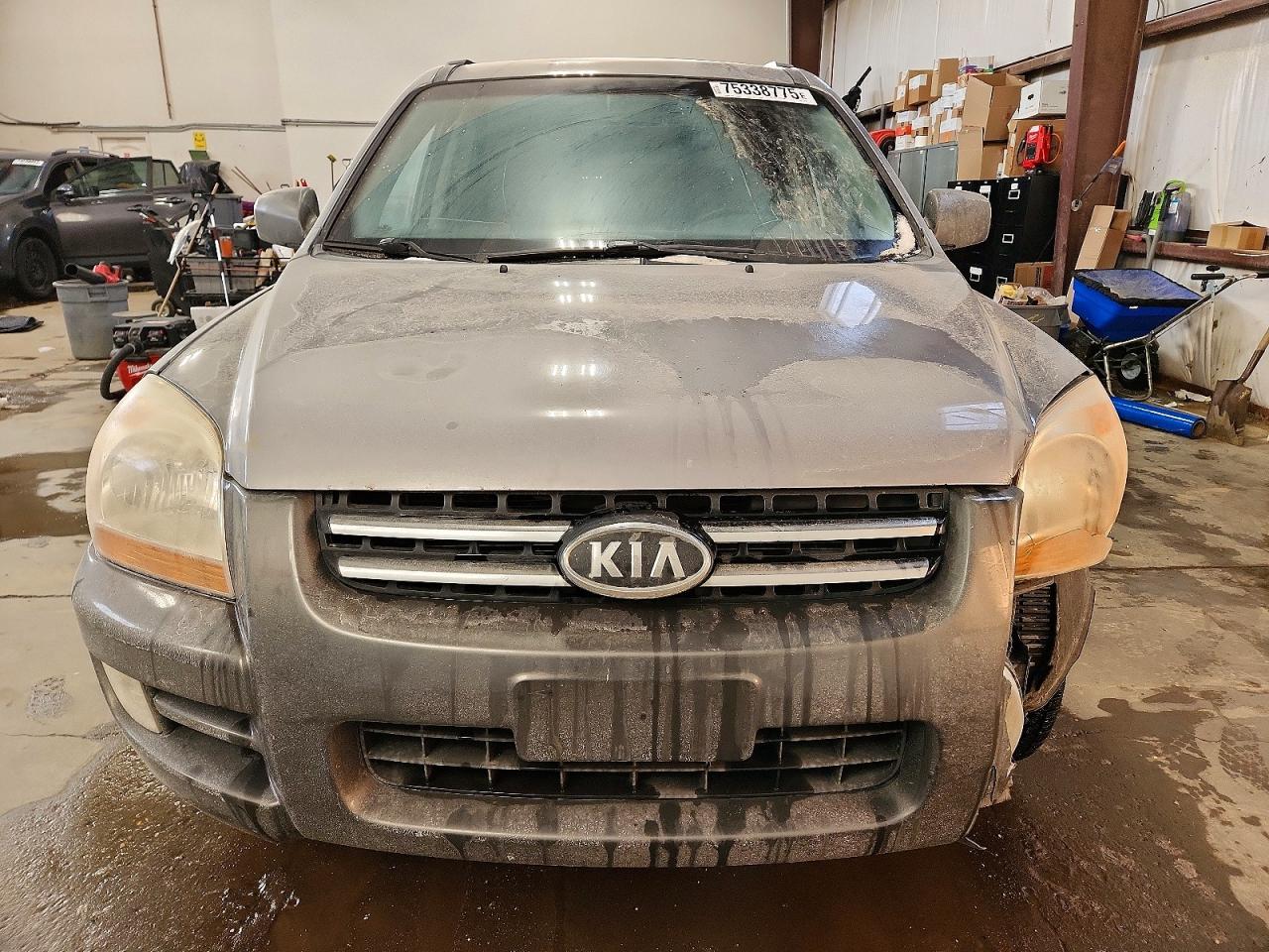 2005 Kia New Sportage Gray vin: KNDJF722857082598