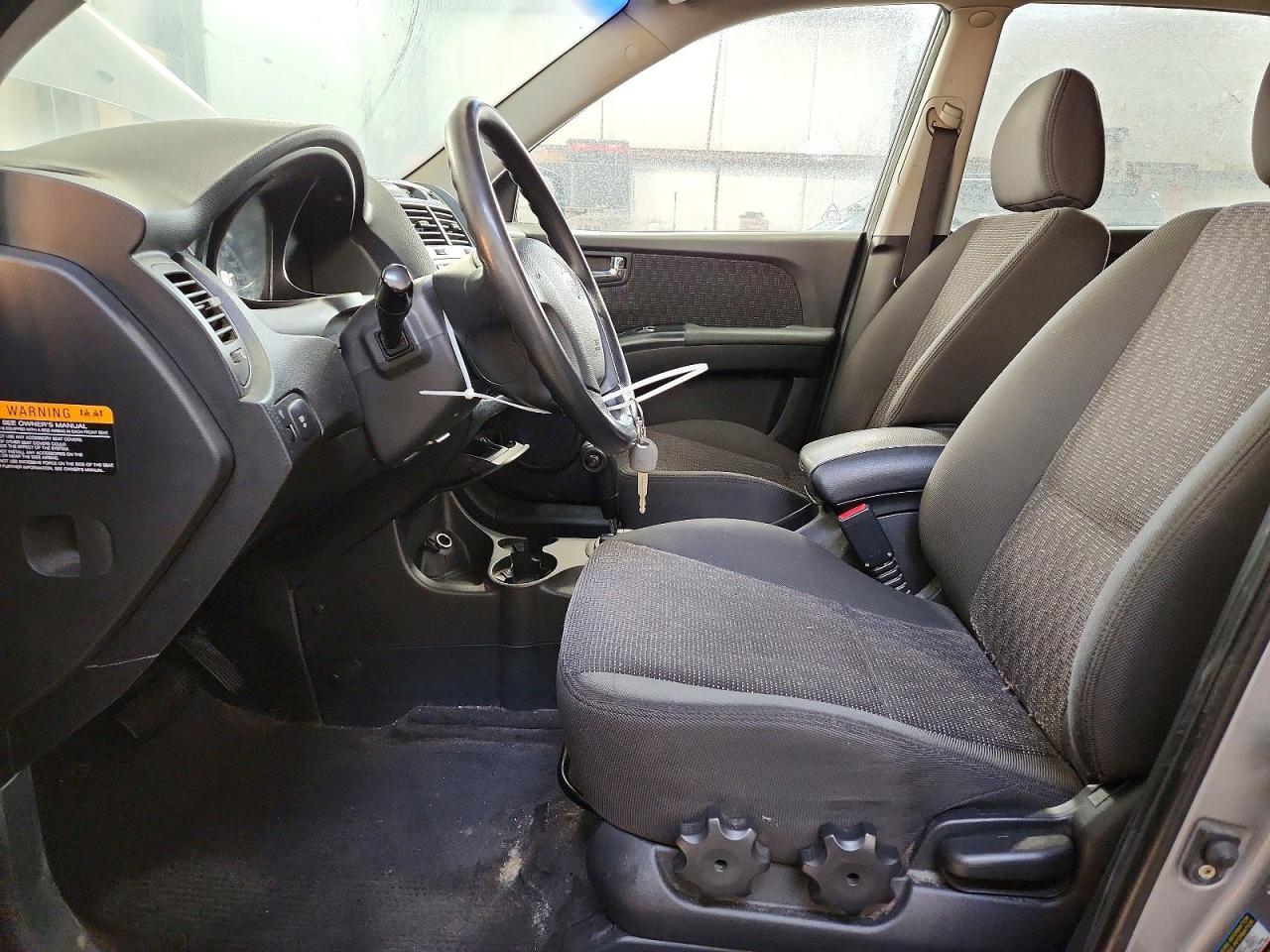 2005 Kia New Sportage Gray vin: KNDJF722857082598
