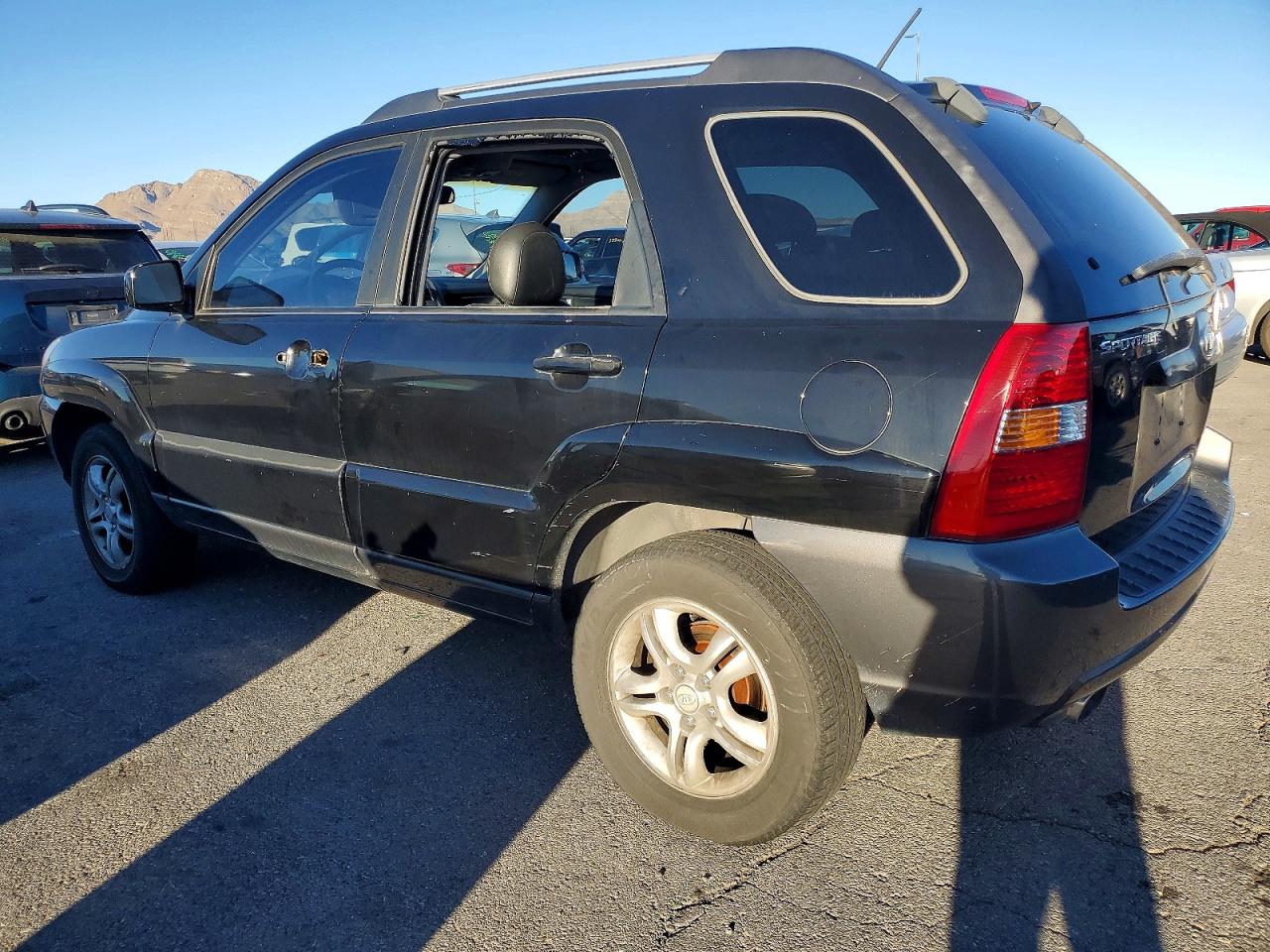 2005 Kia New Sportage Black vin: KNDJF723157043425