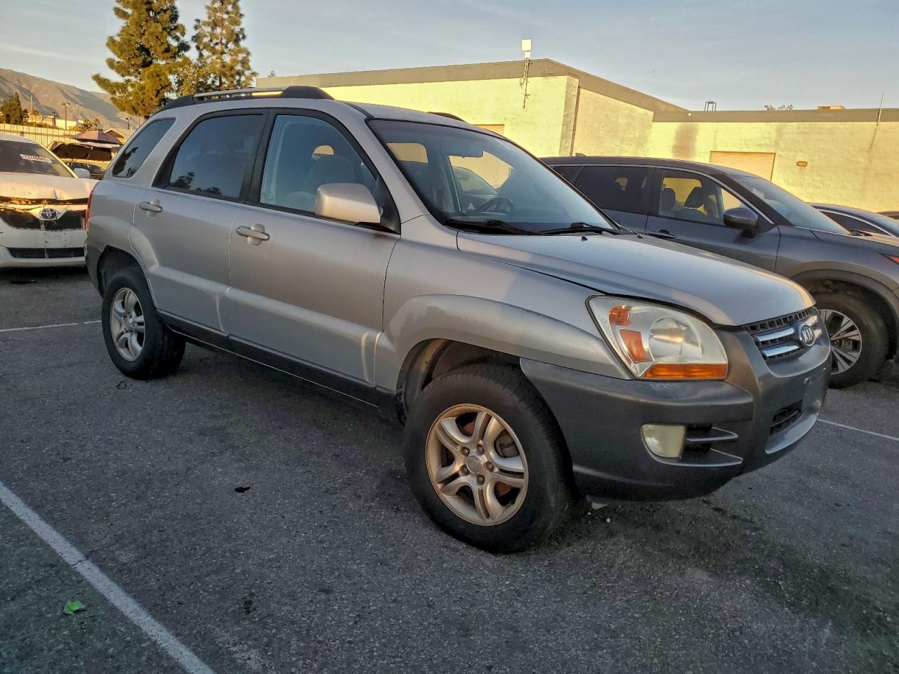 2005 Kia New Sportage Серебряный vin: KNDJF723357104077