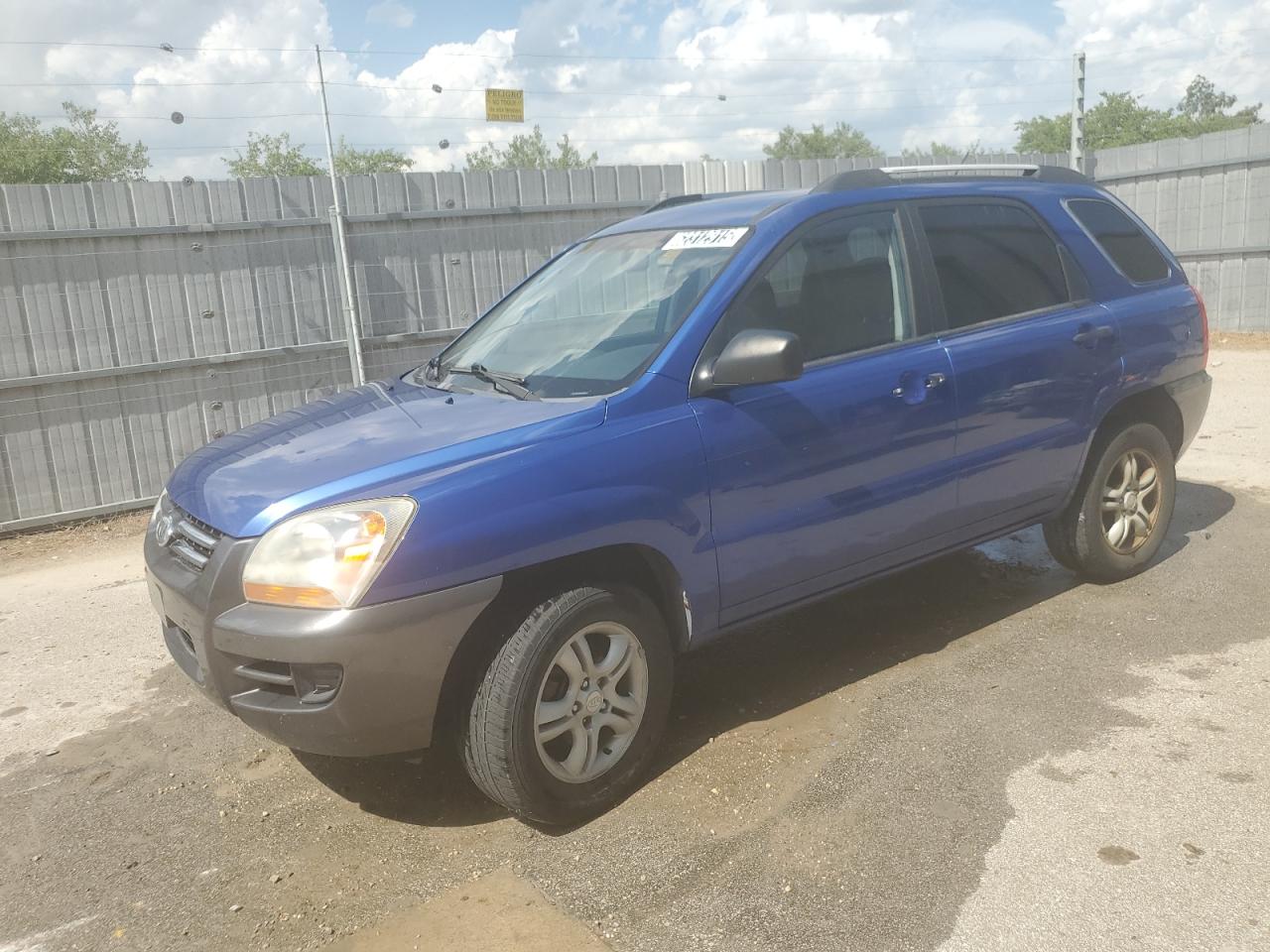 2006 Kia New Sportage    Blue vin: KNDJF723367263425 Damage: Left Front Fender, Chipped, 4