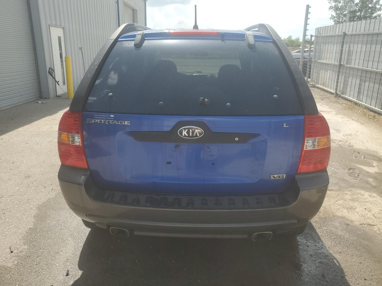 2006 Kia New Sportage    Blue vin: KNDJF723367263425 Damage: Rear Wiper, Broken, Replacement Required