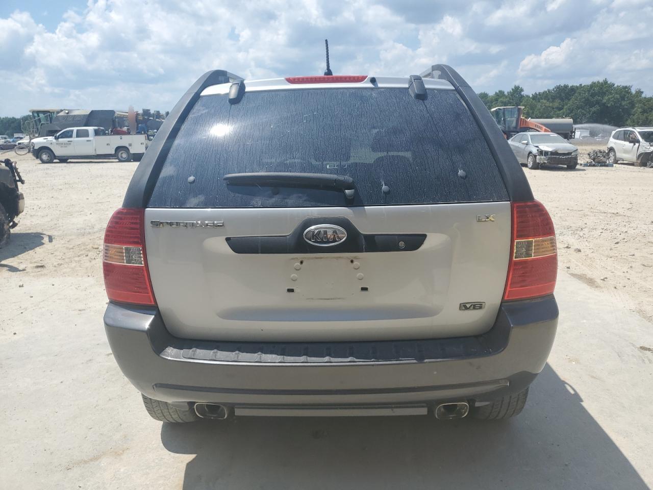 2006 Kia New Sportage    Silver vin: KNDJF723867196451